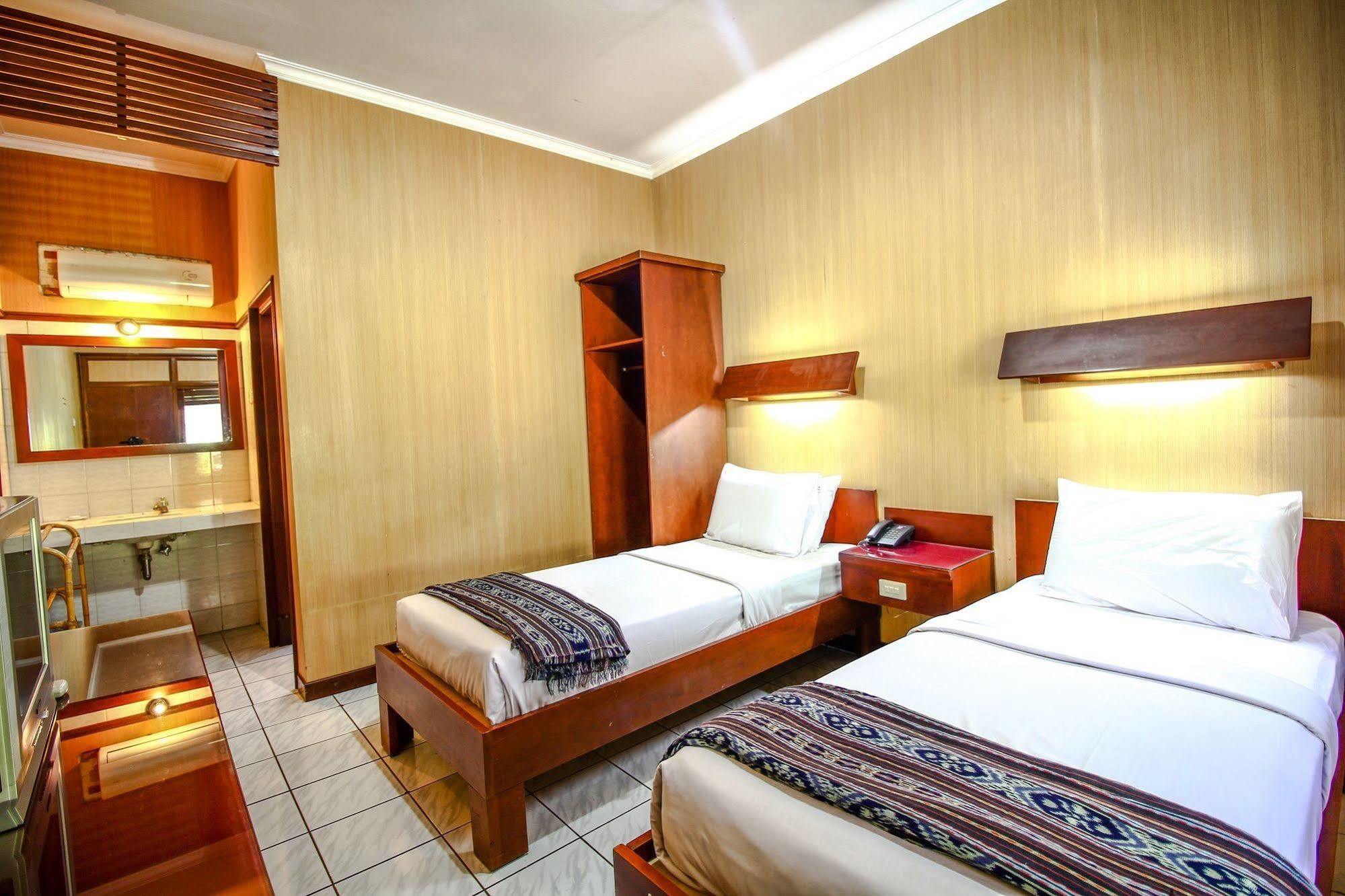 Paradiso Beach Inn Kuta  Ngoại thất bức ảnh