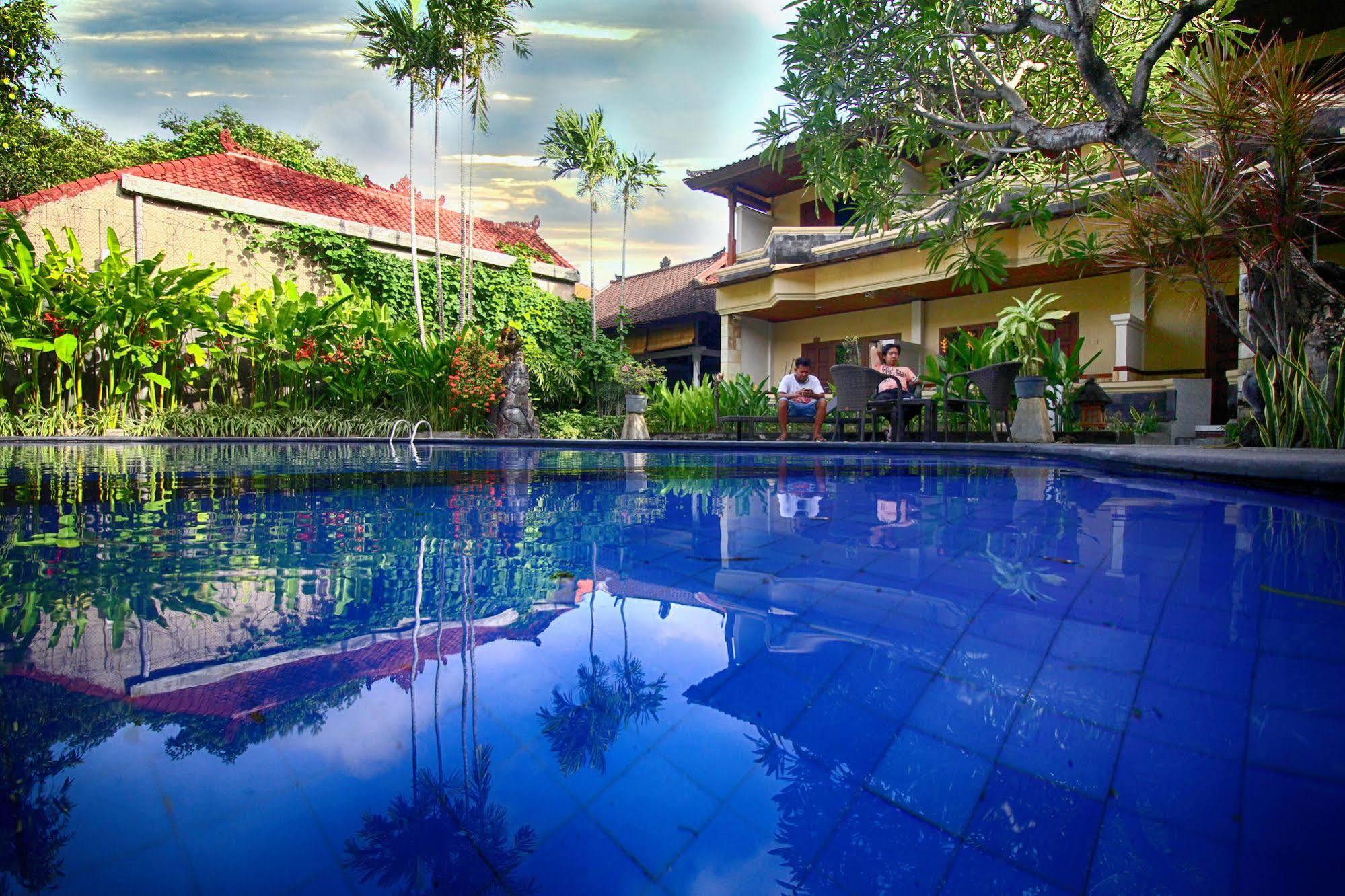 Paradiso Beach Inn Kuta  Ngoại thất bức ảnh
